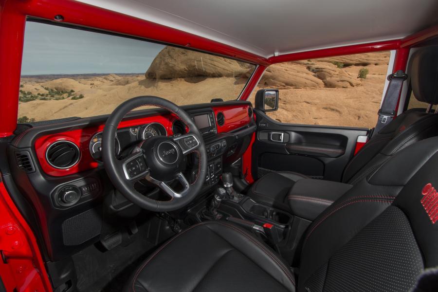 Интерьер Jeep Jeepster (JL) 2018 года  (фото 12 из 40)